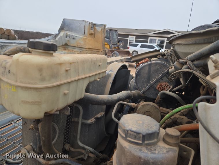 image for item ET1175 2009 Chevrolet C8C truck cab and chassis