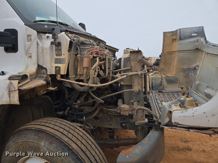 image for item ET1175 2009 Chevrolet C8C truck cab and chassis