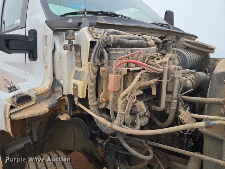 image for item ET1175 2009 Chevrolet C8C truck cab and chassis