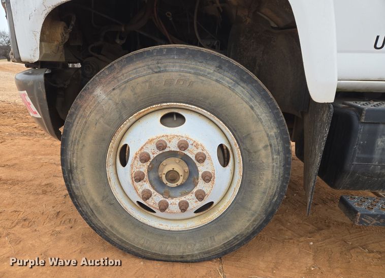 image for item ET1175 2009 Chevrolet C8C truck cab and chassis