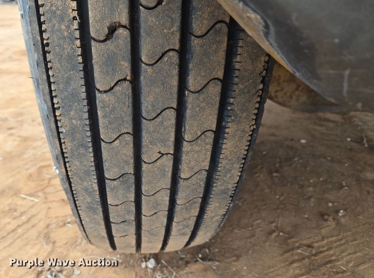 image for item ET1175 2009 Chevrolet C8C truck cab and chassis