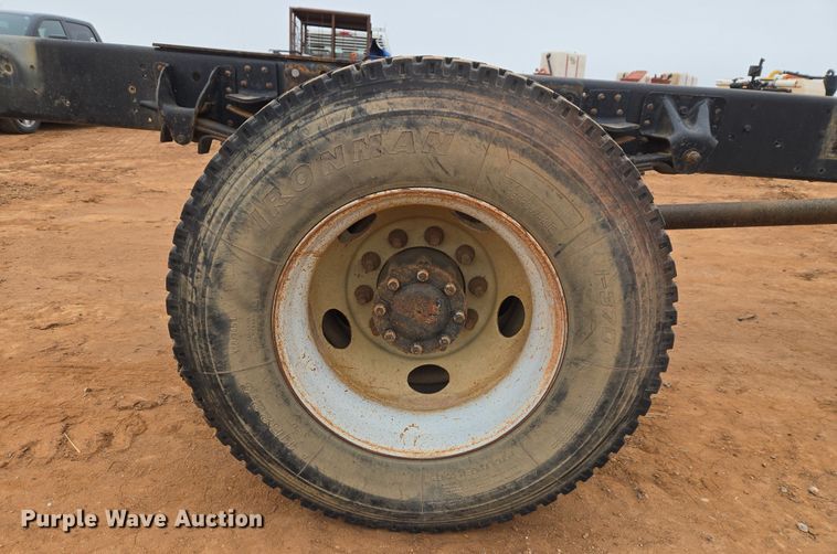 image for item ET1175 2009 Chevrolet C8C truck cab and chassis