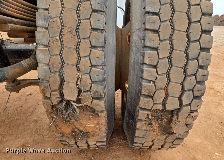 image for item ET1175 2009 Chevrolet C8C truck cab and chassis