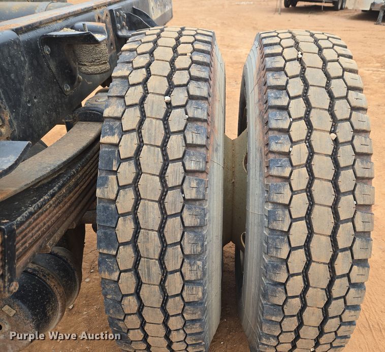 image for item ET1175 2009 Chevrolet C8C truck cab and chassis