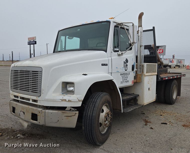 image for item ET1176 2002 Freightliner FL70 flatbed truck
