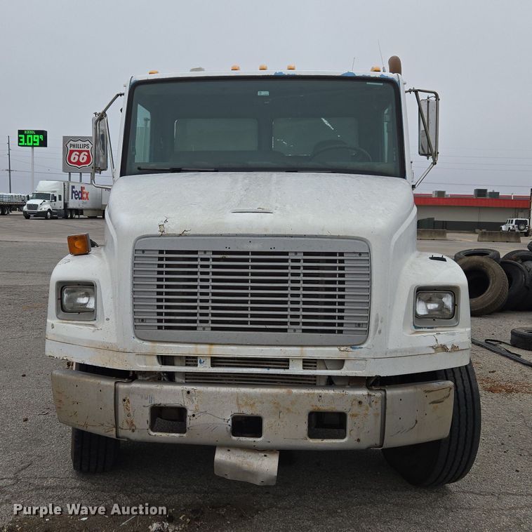 image for item ET1176 2002 Freightliner FL70 flatbed truck