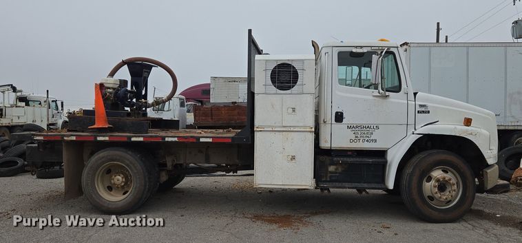 image for item ET1176 2002 Freightliner FL70 flatbed truck
