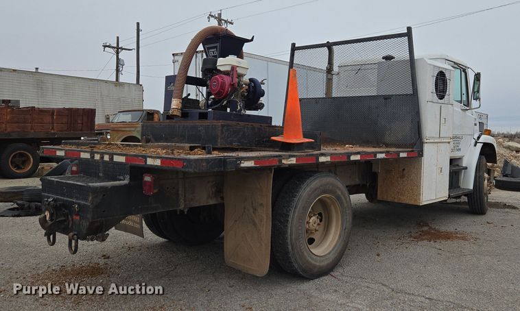 image for item ET1176 2002 Freightliner FL70 flatbed truck