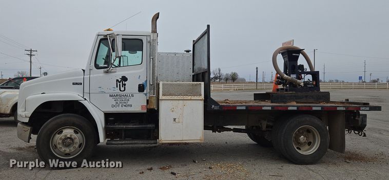 image for item ET1176 2002 Freightliner FL70 flatbed truck