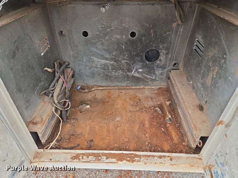 image for item ET1176 2002 Freightliner FL70 flatbed truck