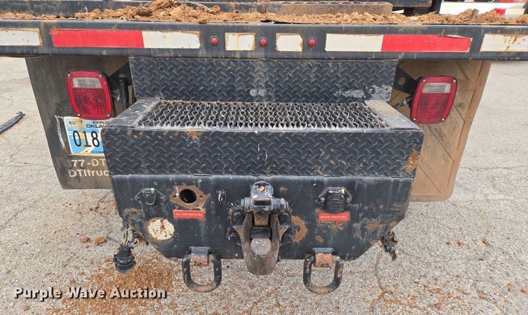 image for item ET1176 2002 Freightliner FL70 flatbed truck