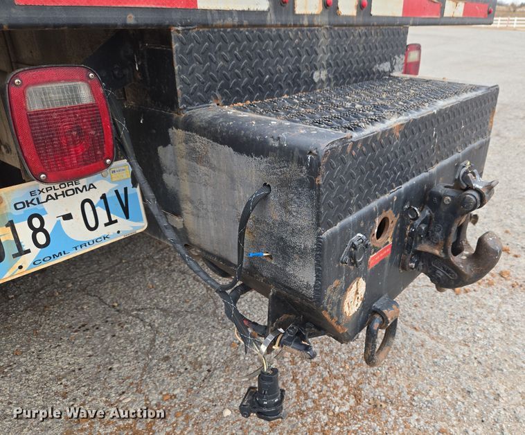 image for item ET1176 2002 Freightliner FL70 flatbed truck