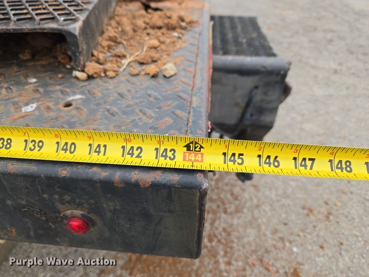 image for item ET1176 2002 Freightliner FL70 flatbed truck