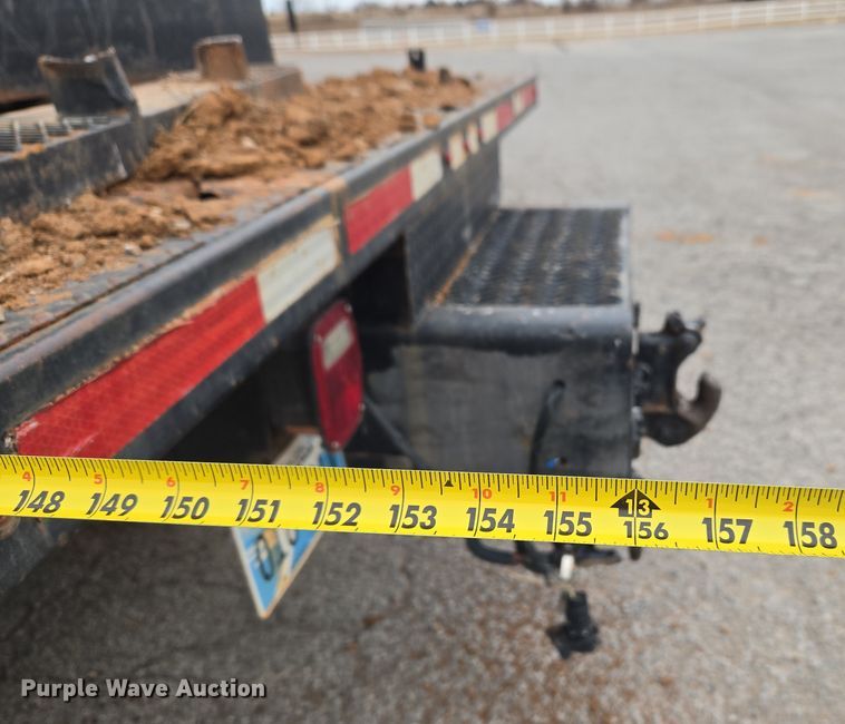 image for item ET1176 2002 Freightliner FL70 flatbed truck