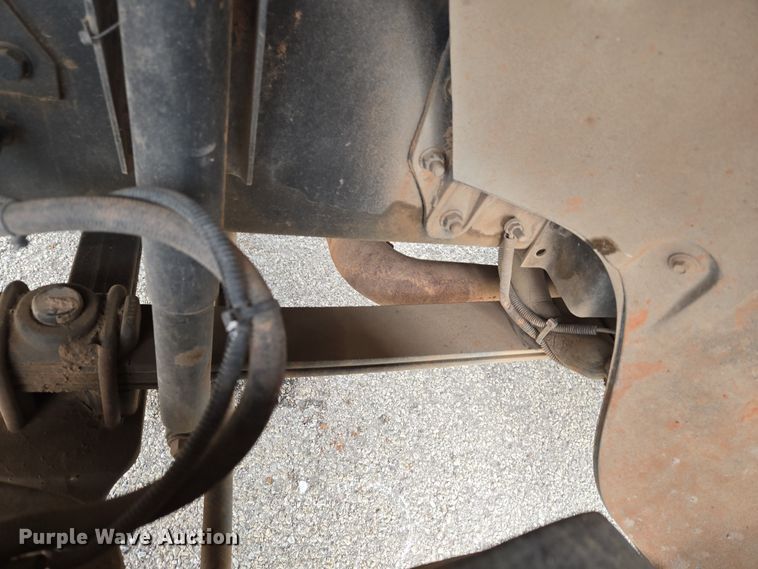 image for item ET1176 2002 Freightliner FL70 flatbed truck