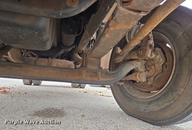 image for item ET1176 2002 Freightliner FL70 flatbed truck