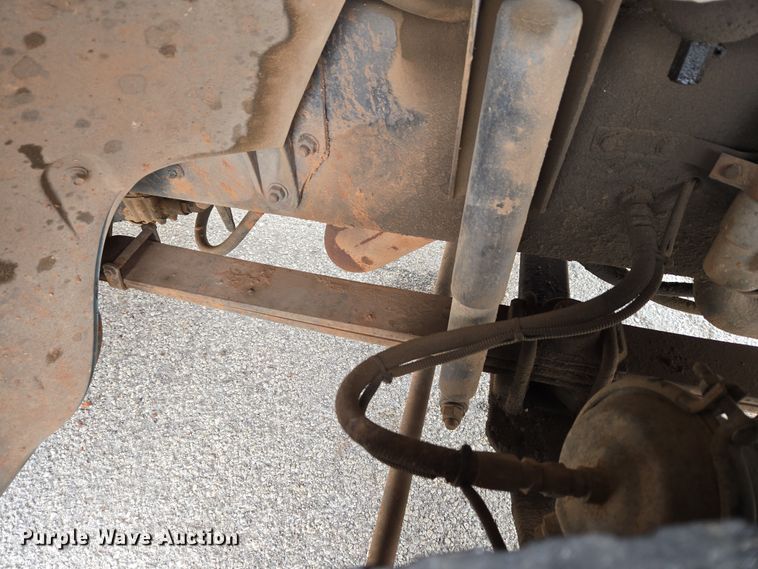 image for item ET1176 2002 Freightliner FL70 flatbed truck