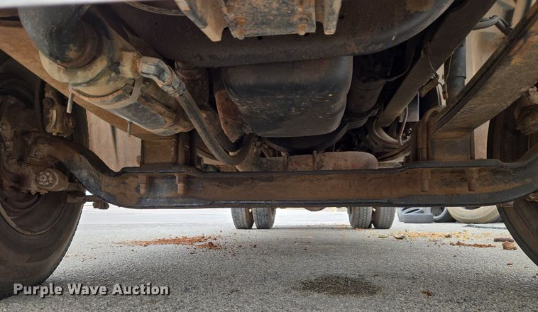 image for item ET1176 2002 Freightliner FL70 flatbed truck