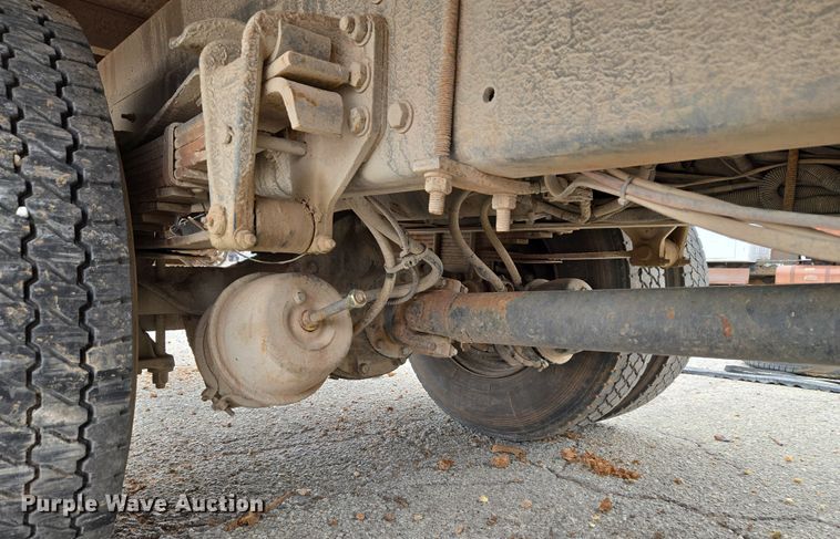 image for item ET1176 2002 Freightliner FL70 flatbed truck