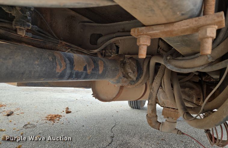 image for item ET1176 2002 Freightliner FL70 flatbed truck