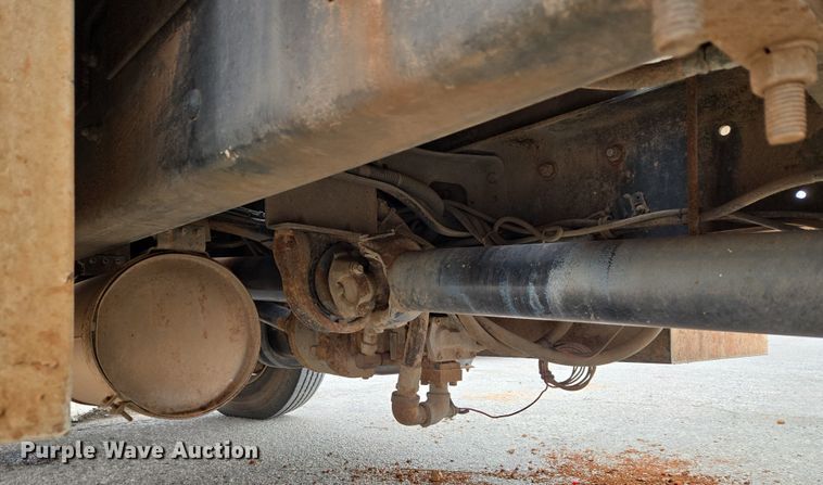 image for item ET1176 2002 Freightliner FL70 flatbed truck