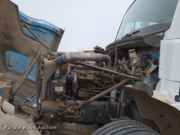 image for item ET1176 2002 Freightliner FL70 flatbed truck