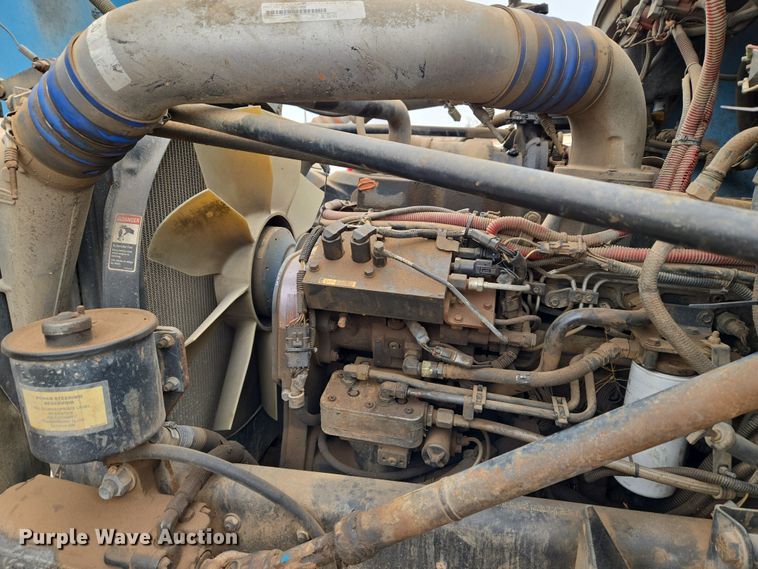 image for item ET1176 2002 Freightliner FL70 flatbed truck