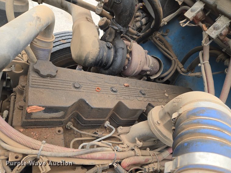 image for item ET1176 2002 Freightliner FL70 flatbed truck