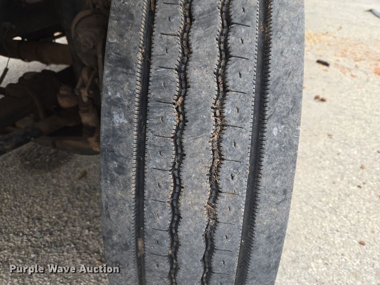 image for item ET1176 2002 Freightliner FL70 flatbed truck