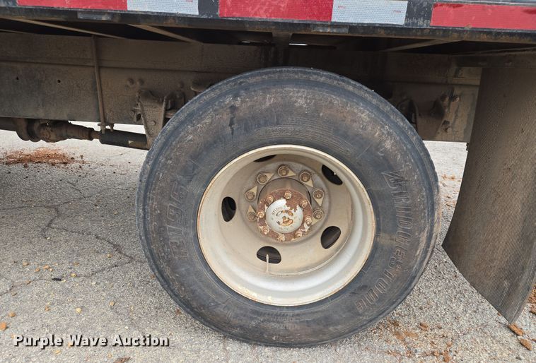 image for item ET1176 2002 Freightliner FL70 flatbed truck