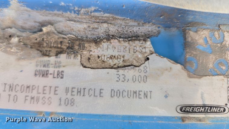 image for item ET1176 2002 Freightliner FL70 flatbed truck