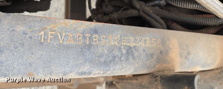 image for item ET1176 2002 Freightliner FL70 flatbed truck