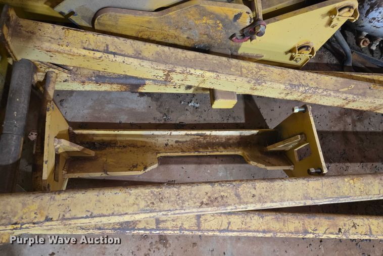 image for item ET1221 2012 Midwestern M-520 side boom pipe layer 