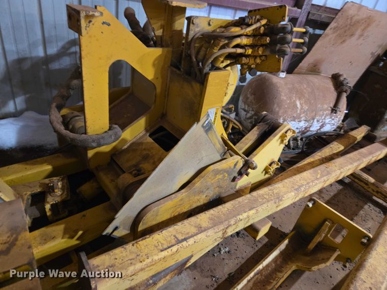 image for item ET1221 2012 Midwestern M-520 side boom pipe layer 