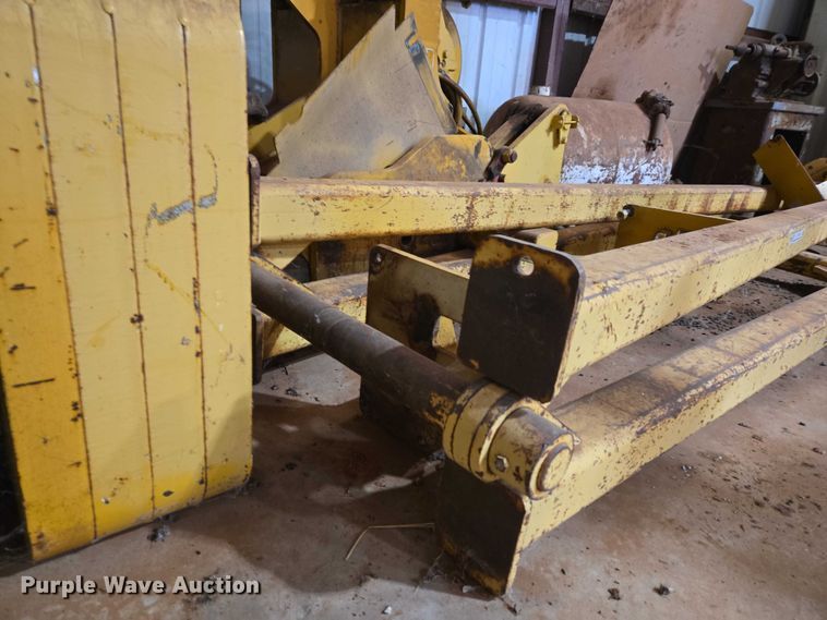 image for item ET1221 2012 Midwestern M-520 side boom pipe layer 