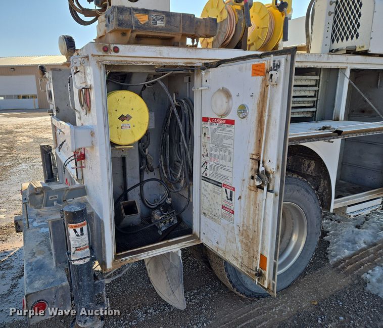 image for item ET1224 2007 International 4300 utility / service truck