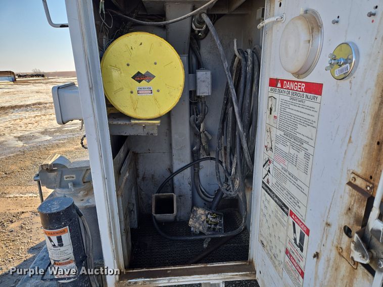 image for item ET1224 2007 International 4300 utility / service truck