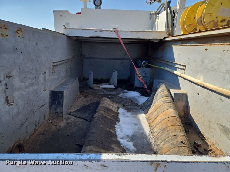 image for item ET1224 2007 International 4300 utility / service truck