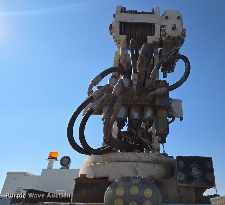 image for item ET1224 2007 International 4300 utility / service truck