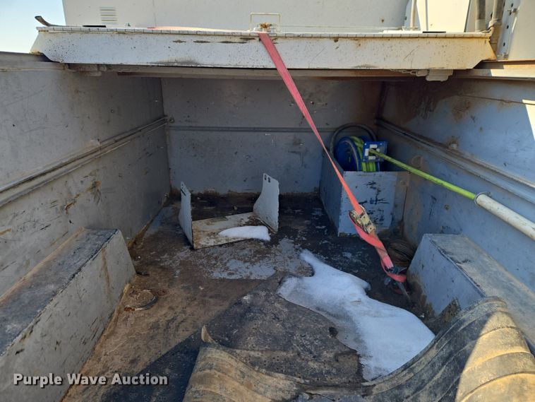 image for item ET1224 2007 International 4300 utility / service truck