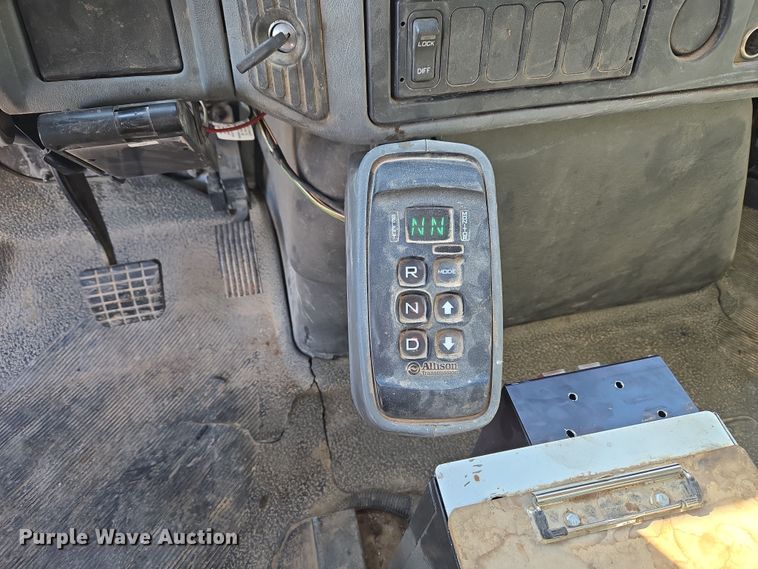 image for item ET1224 2007 International 4300 utility / service truck