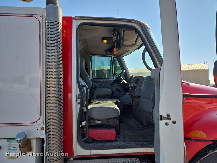 image for item ET1224 2007 International 4300 utility / service truck