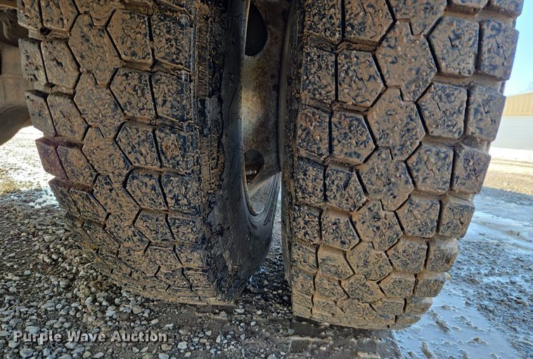 image for item ET1224 2007 International 4300 utility / service truck