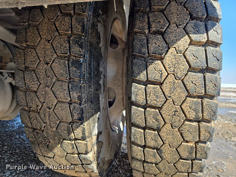 image for item ET1224 2007 International 4300 utility / service truck