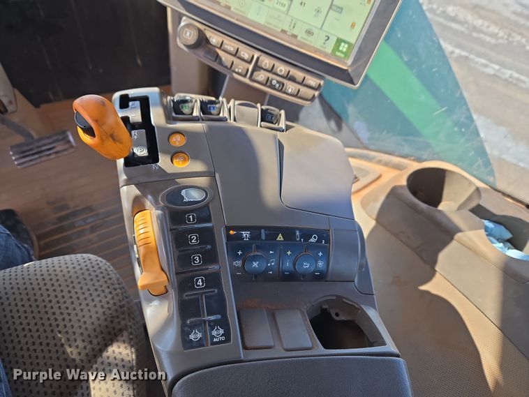 image for item ET1225 2015 John Deere 9570R Scraper Special 4WD tractor