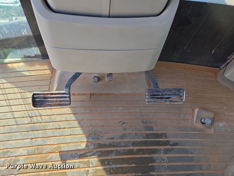 image for item ET1225 2015 John Deere 9570R Scraper Special 4WD tractor