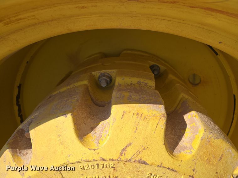 image for item ET1225 2015 John Deere 9570R Scraper Special 4WD tractor