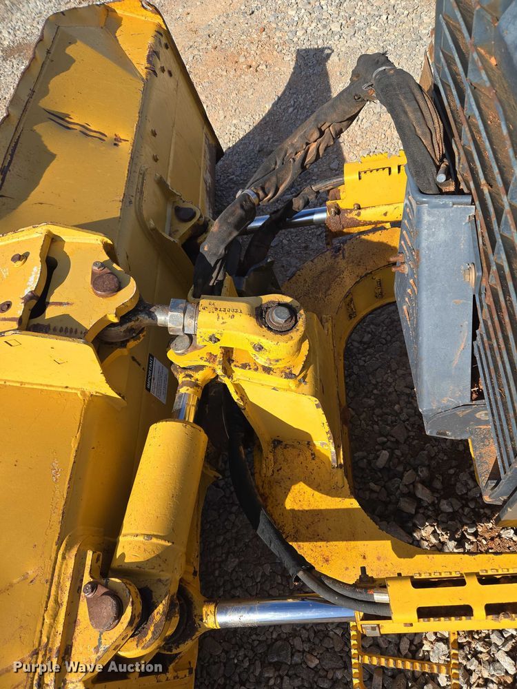 image for item ET1238 2008 John Deere 650J dozer