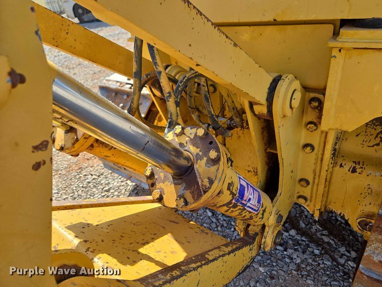 image for item ET1238 2008 John Deere 650J dozer