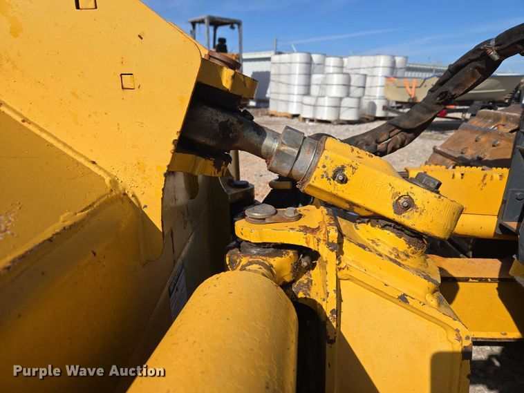 image for item ET1238 2008 John Deere 650J dozer